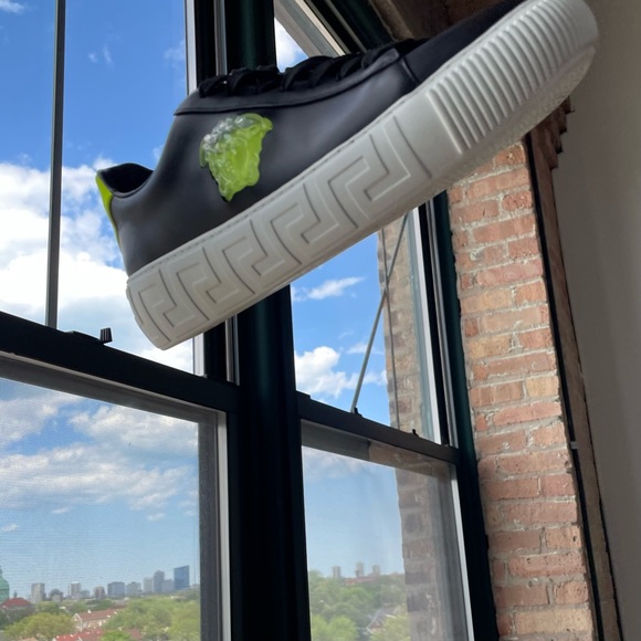 VERSACE GRECA LEATHER SNEAKER (US 10) - Picture 9 of 14